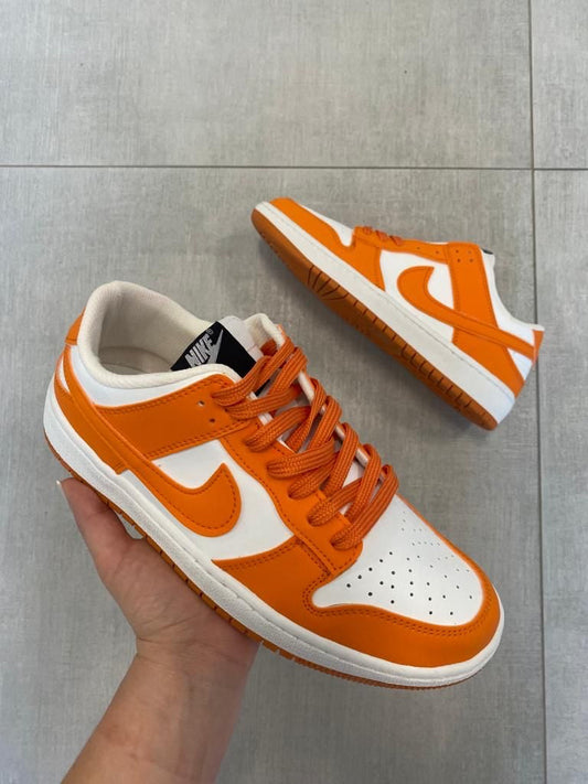 Nike dunk low orange